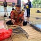 Tradisi Menjawet Rotan Diangkat Jadi Pusat Perhatian